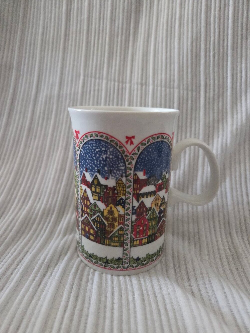Vintage Dunoon Mug Snowy Christmas Village Windows Sue Scullard Scotland 90s